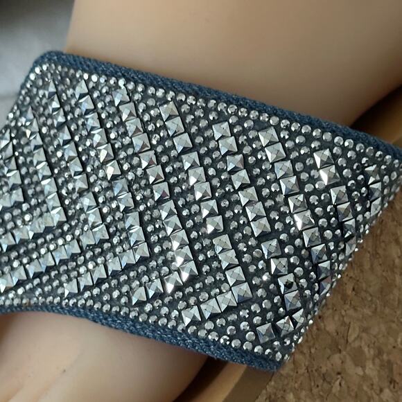 YELLOW BOX  BAYROSE ALMOND BEJEWELED SANDALS Size 10 - Picture 9 of 9